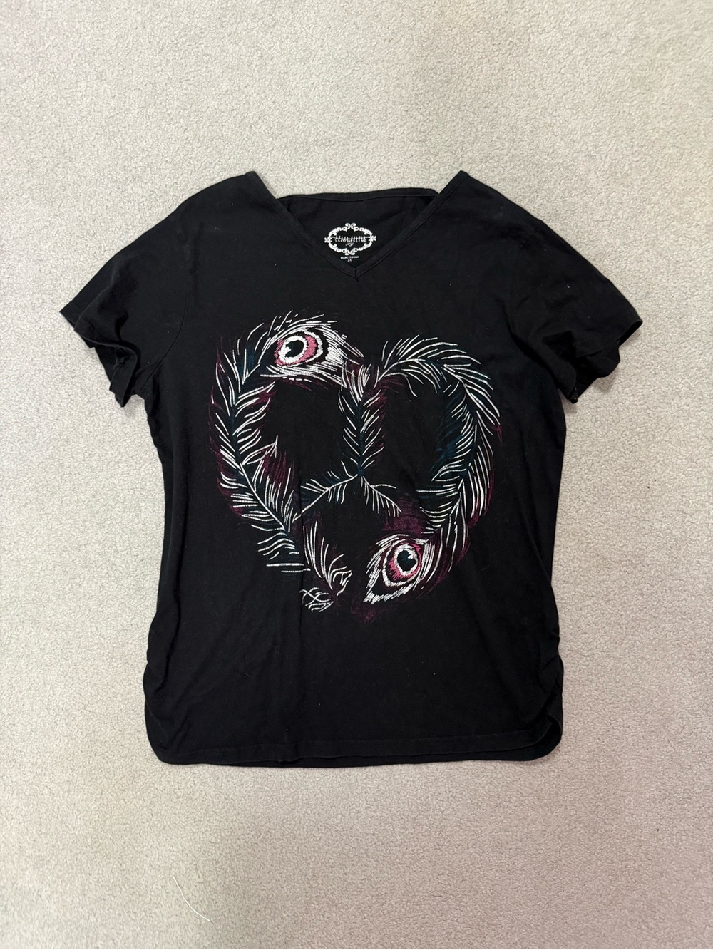 Black V-Neck Feather Heart Graphic Tee  XXL